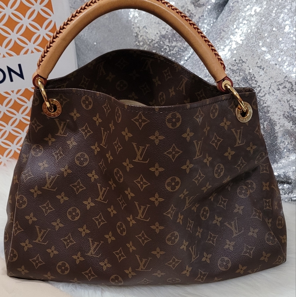 LOUIS VUITTON ARTSY MM